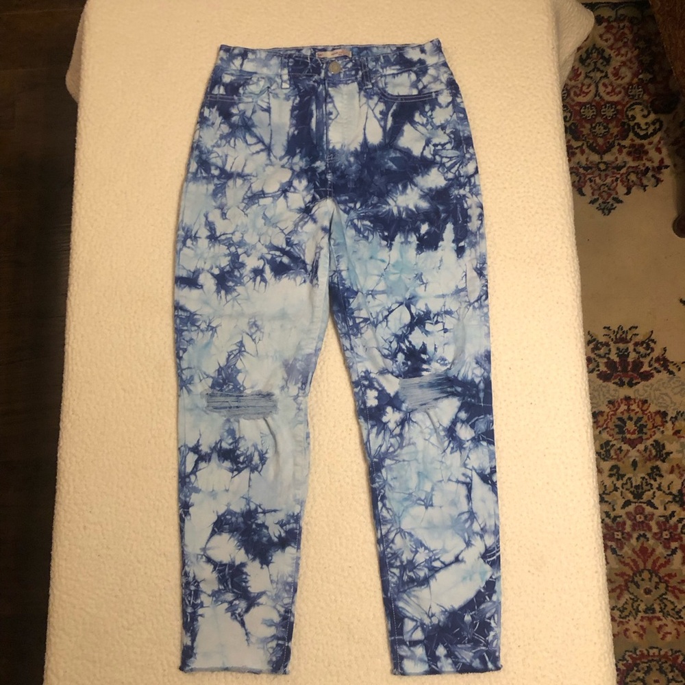 SO Junior 9, Tie-Dye Skinny Mom’s Jeans in white & mixed Blues